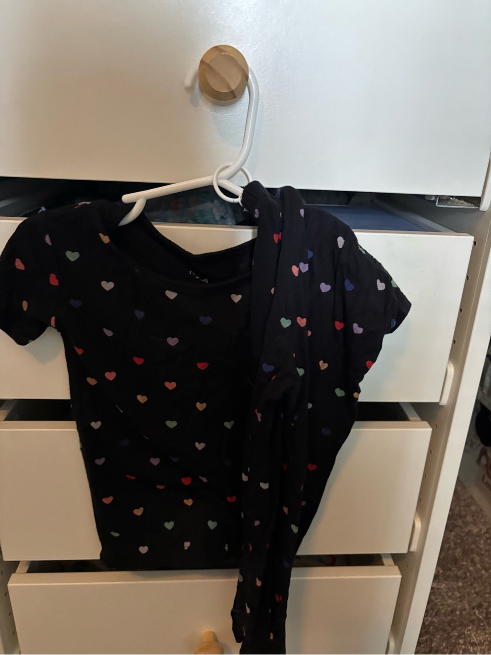 Kyte BABY Black Pajama Set with Multicolor Heart Print